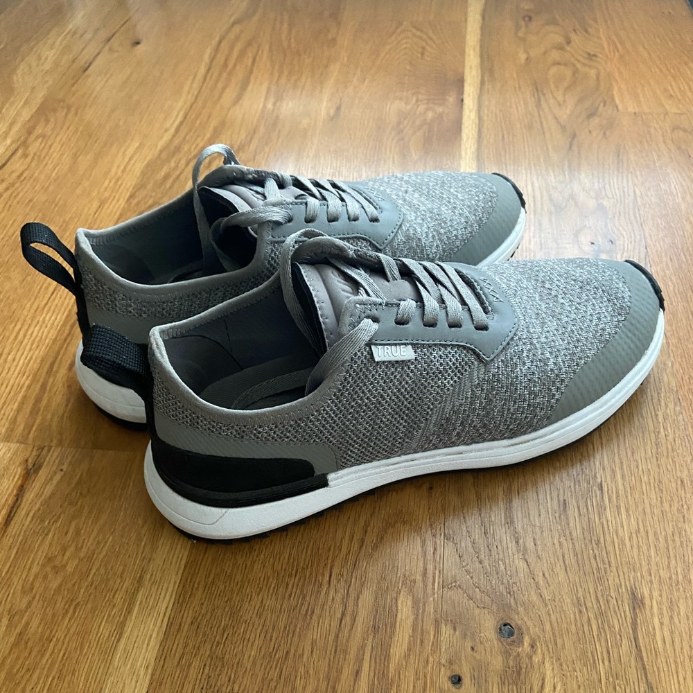 TRUE Men’s golf shoes